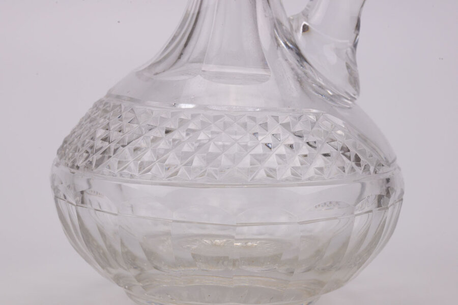 Carafe à whisky en cristal taillé avec son bouchon