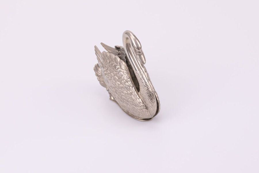 Magnifique cygne servant de porte-serviettes ou de porte-lettres de la marque Godinger AP Zinc des années 1984 porte lettre ou serviette de la marque Godinger AP Zinc 1984 en Italie.