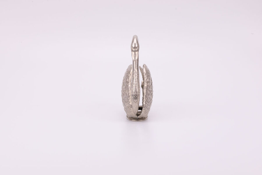 Magnifique cygne servant de porte-serviettes ou de porte-lettres de la marque Godinger AP Zinc des années 1984 porte lettre ou serviette de la marque Godinger AP Zinc 1984 en Italie.