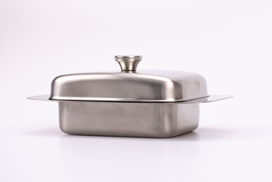 Beurrier intact en inox 18/10 conçu par la manufacture Alessi Fratelli en Italie