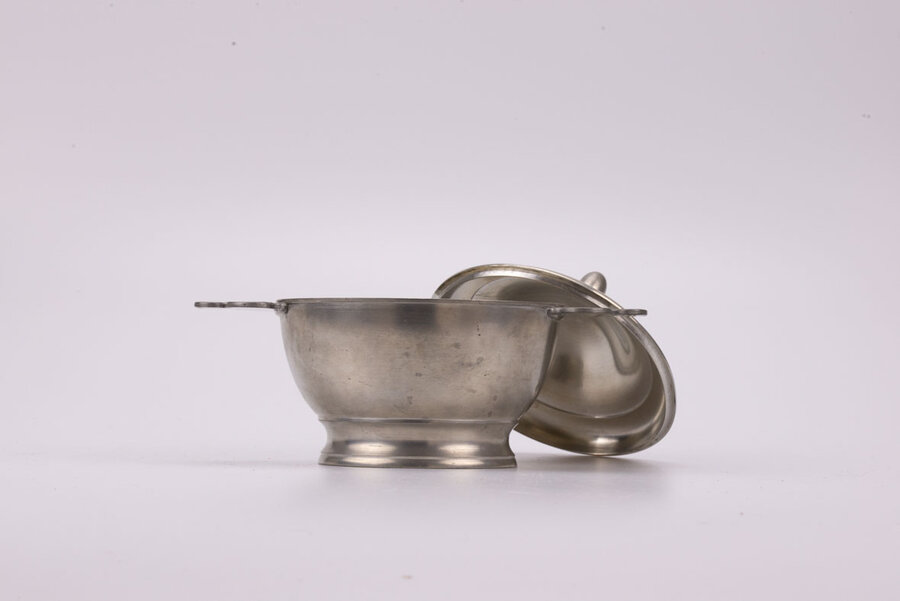 Pot vintage en étain de chez F.Hertz Pompe
