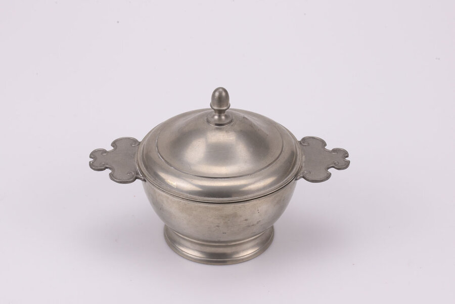 Pot vintage en étain de chez F.Hertz Pompe