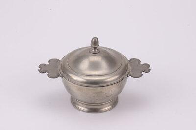 Pot vintage en étain de chez F.Hertz Pompe