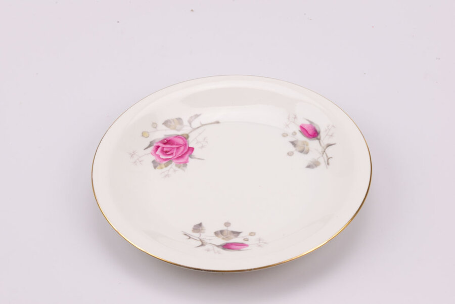 Assiette à dessert vintage en porcelaine de chez Chodziez Poland