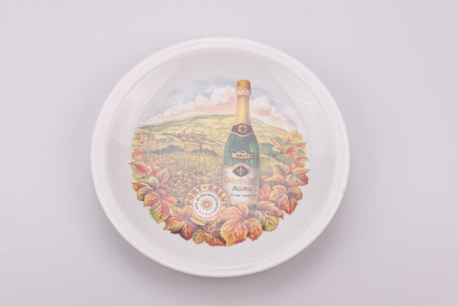 Assiette à fromage vintage en faïence de chez Bareuter Bavaria avec un dessin de vin de région