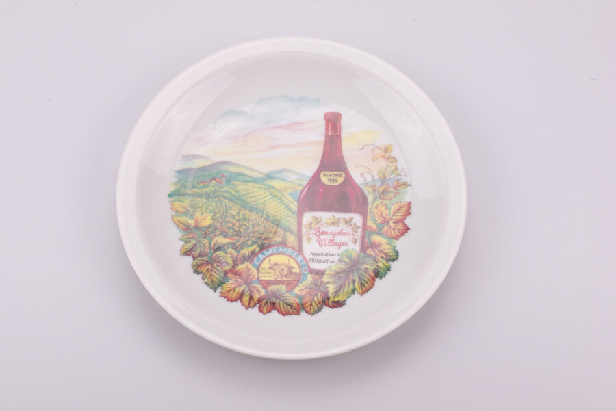 Assiette à fromage vintage en faïence de chez Bareuter Bavaria avec un dessin de vin de région