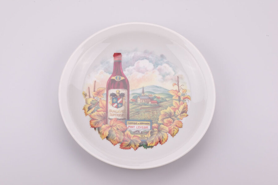 Assiette à fromage vintage en faïence de chez Bareuter Bavaria avec un dessin de vin de région