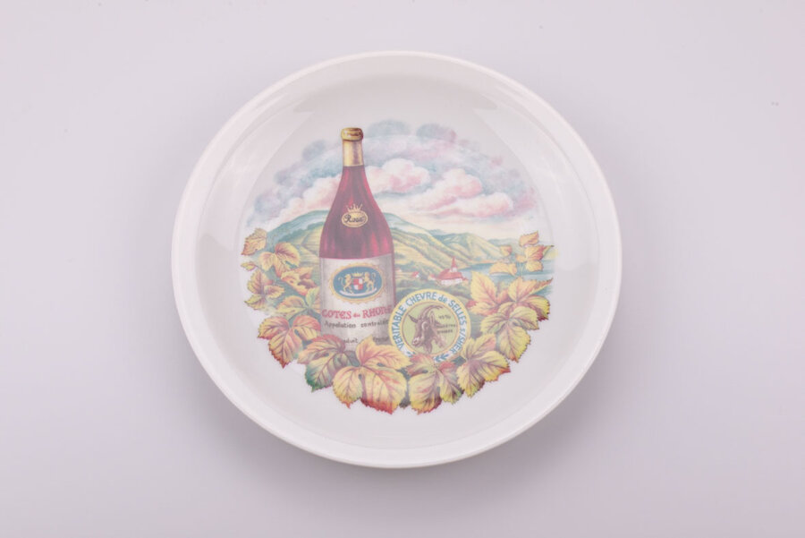 Assiette à fromage vintage en faïence de chez Bareuter Bavaria avec un dessin de vin de région