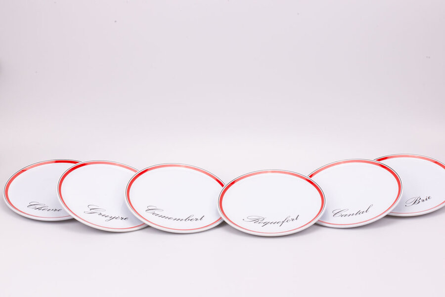 Set d'assiettes à fromage vintage en porcelaine avec un liseré rouge