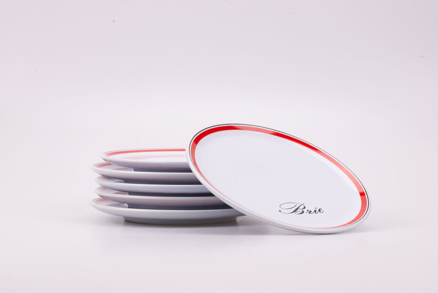 Set d'assiettes à fromage en porcelaine empilées