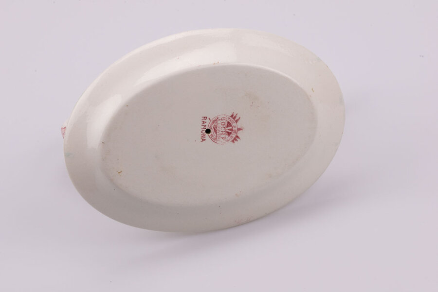Saucière vintage en faïence signé Boch Frères dans la collection Ramona
