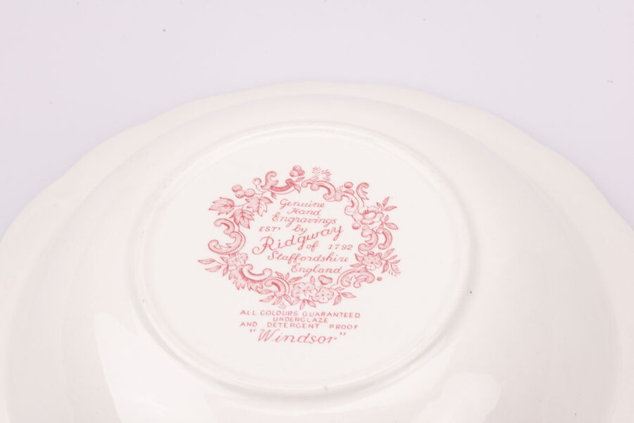 Saladier vintage en porcelaine retourné et signé Ridgway "Windsor" 