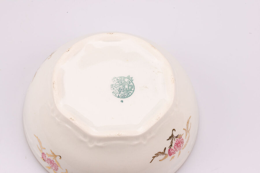 Saladier vintage en porcelaine retourné et signé Boch