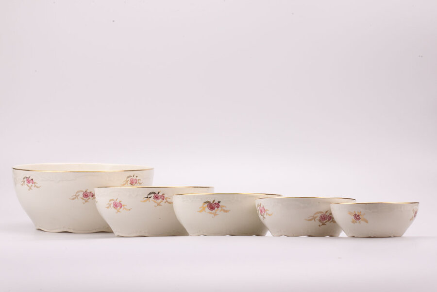 Ensemble de 5 saladiers vintage en porcelaine de chez Boch