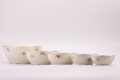 Ensemble de 5 saladiers vintage en porcelaine de chez Boch