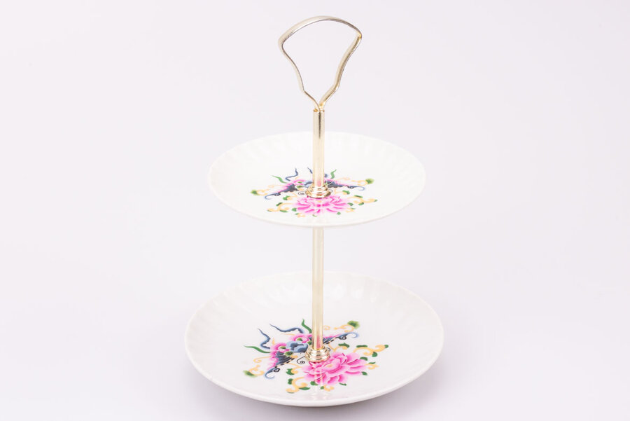 Présentoir à étages vintage en porcelaine Lourioux dans le Berry