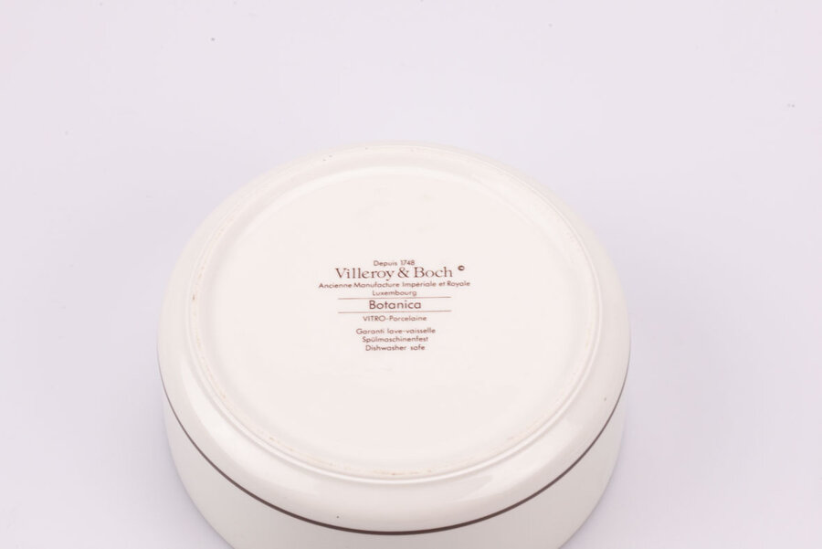 Bonbonnière vintage en porcelaine signée par Villeroy & Boch dans la collection Botanica