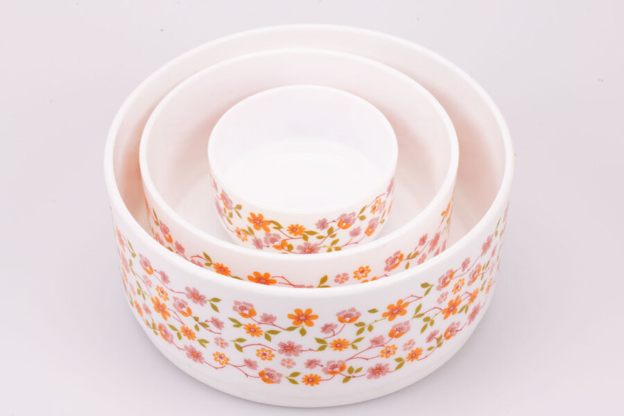 3 saladiers vintage en opaline de chez Arcopal dans la collection Scania 
