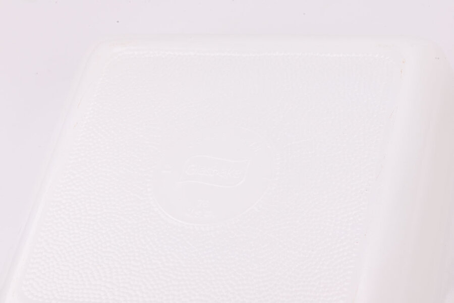 Plat à cuisson signé Glasbake en opaline et de forme carrée 