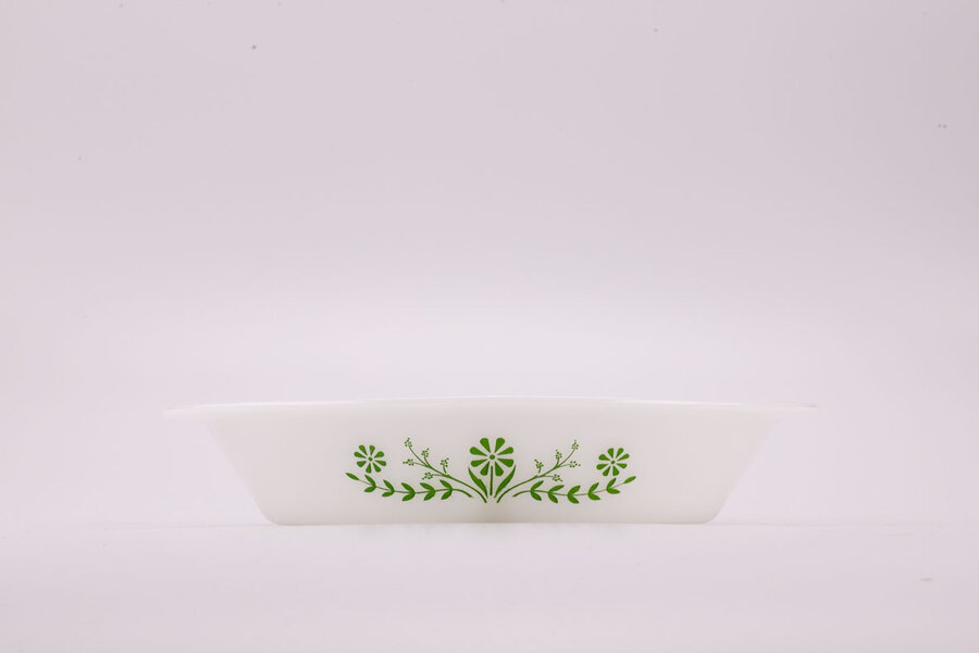 Plat de cuisson vintage Glasbake en opaline avec 2 compartiments 