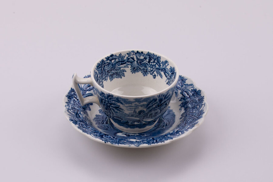 Tasse à café et sous-tasse vintage en porcelaine Booths British Scenery