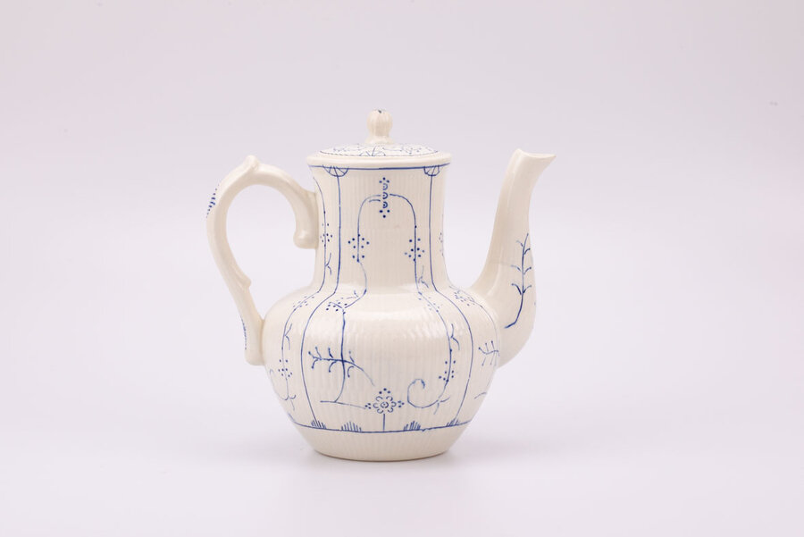 Théière vintage en faïence de Royal Boch