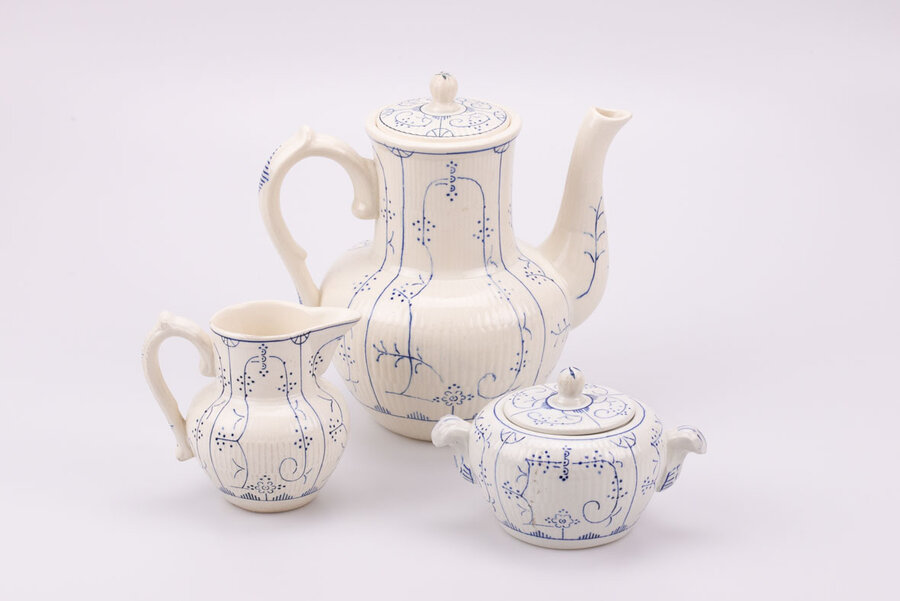 Cafetière sucrier et pot à lait vintage en faïence de Royal Boch