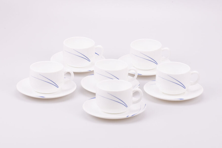 Tasses à café et sous-tasses vintage en verre blanc de Arc France