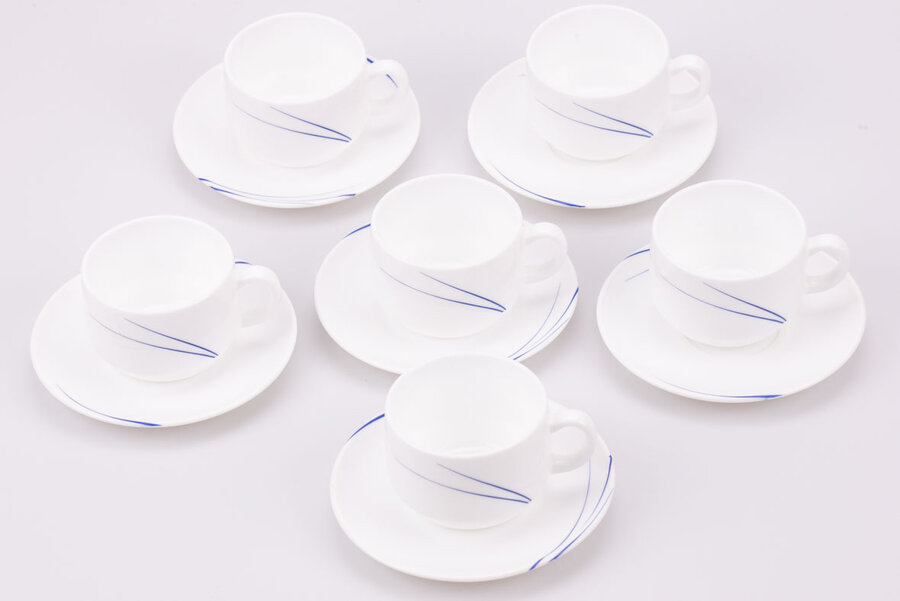 Tasses à café et sous-tasses vintage en verre blanc de Arc France