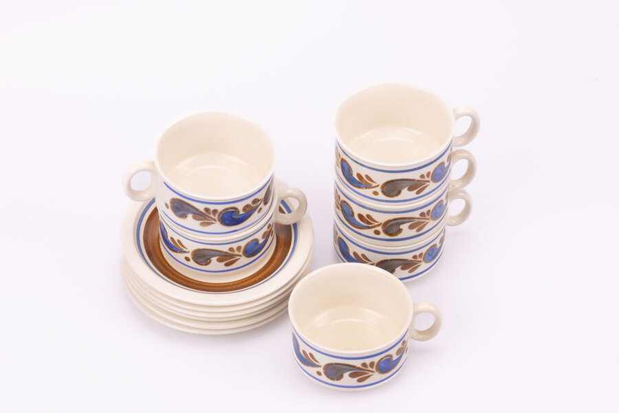 Tasses à café et sous-tasses vintage en céramique de chez Boch Keramis