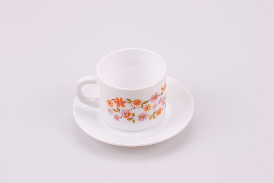 Tasse et sous-tasse vintage en porcelaine d'Arcopal modèle Scania