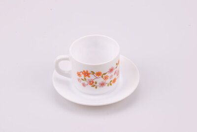 Tasse et sous-tasse vintage en porcelaine d'Arcopal modèle Scania