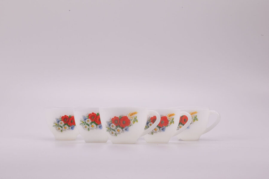 5 Tasses à café vintage en verre blanc d'Arcopal de la collection Fleurs de France
