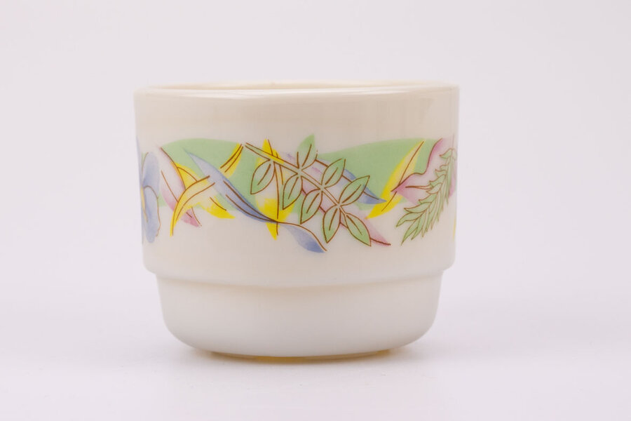 Tasse à café vintage en verre blanc d'Arcopal modèle Gastronomie