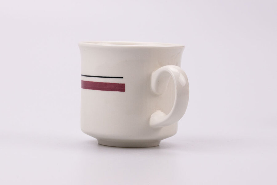 Tasse à café en porcelaine de la manufacture Churchill de taille moyenne