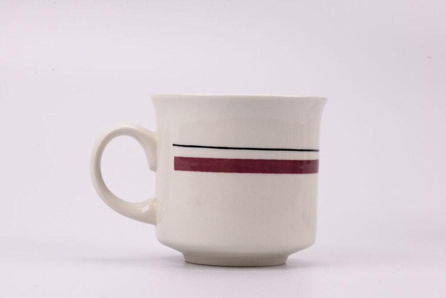 Tasse à café en porcelaine de la manufacture Churchill de taille moyenne