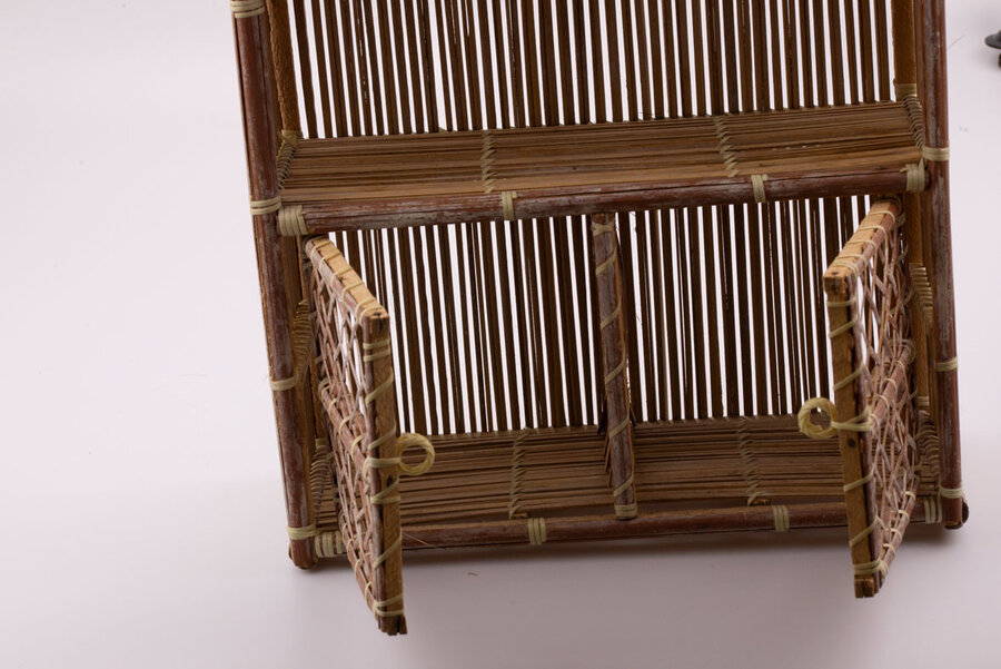 Etagère en osier Petite étagère style "armoire de toilette" en osier avec 4 compartiments dont 2 fermables