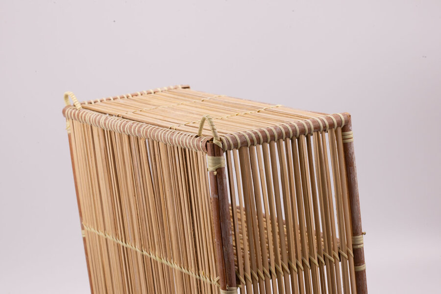 Petite étagère style "armoire de toilette" en osier avec 4 compartiments dont 2 fermables