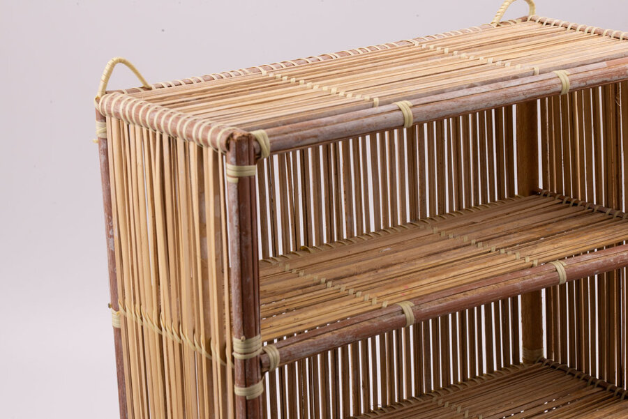 Petite étagère style "armoire de toilette" en osier avec 4 compartiments dont 2 fermables