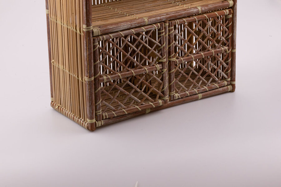 Etagère en osier à 4 compartiments dont 2 fermables