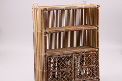 Petite étagère style "armoire de toilette" en osier avec 4 compartiments dont 2 fermables