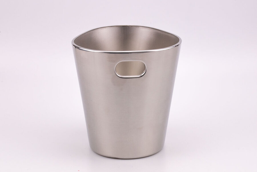 Seau à glaçons en inox avec un poignée intégrée du début des années 2000