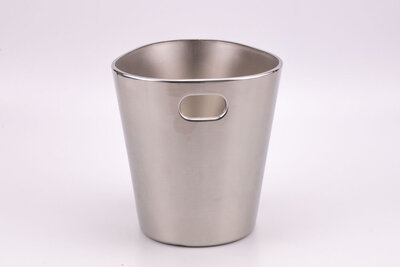 Seau à glaçons en inox avec un poignée intégrée du début des années 2000
