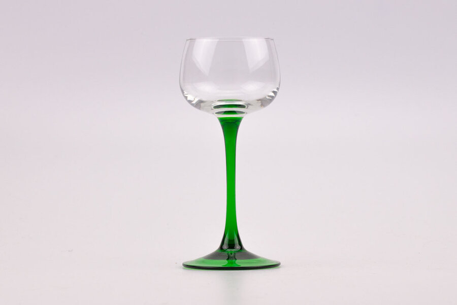 Verre à vin blanc d'Alsace avec un pied verre 