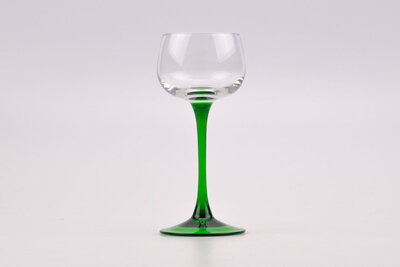 Verre à vin blanc d'Alsace avec un pied verre 