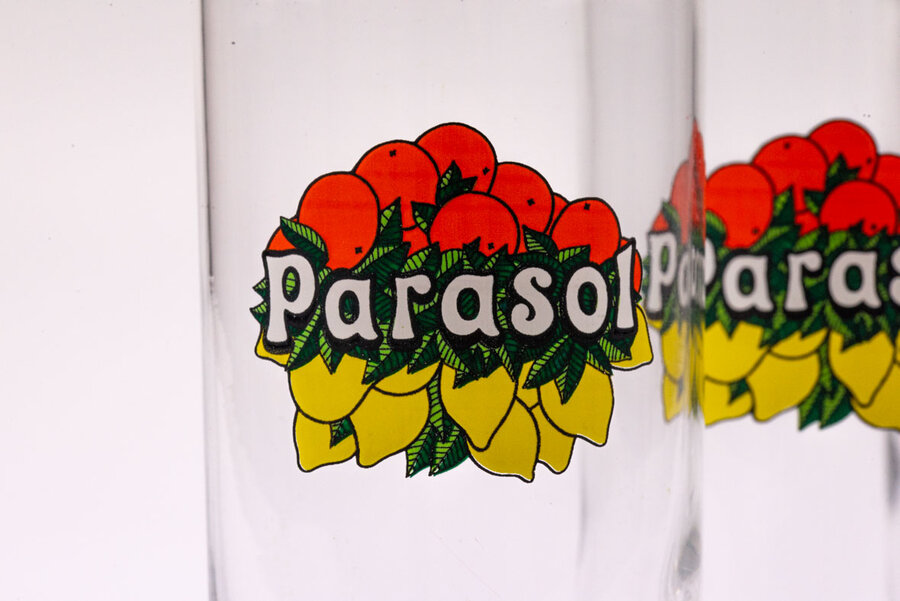 5 verres Parasol jaune et orange parfait pour compléter votre vaisselle et vous rappeler votre enfance 