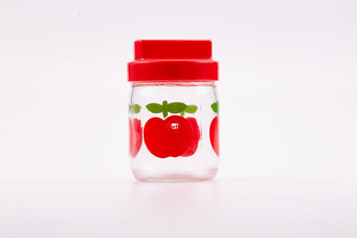 Petit bocal en verre transparent Gulf avec couvercle en plastique rouge à visser.