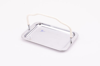 Joli plateau de la marque belge Demeyere. Ce plateau de présentation a une anse en plastique blanc. 