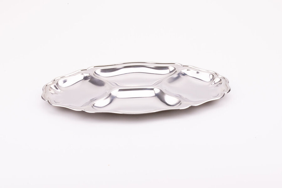 Joli plat à apéro à 4 compartiments en inox 18.