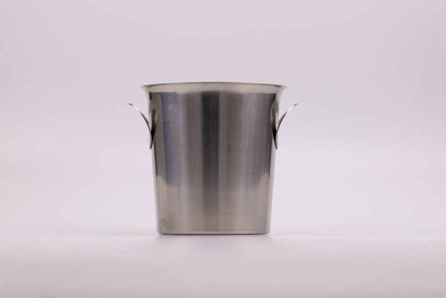 Seau à champagne de la marque française Couzon. En très bel état, l'intérieur est en inox brossé poli. 